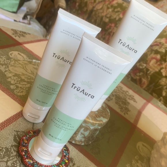 TruAura PURIFYING CHARCOAL MASK. Kaolin & Bentonite clears and tightens pores - Picture 2 of 10